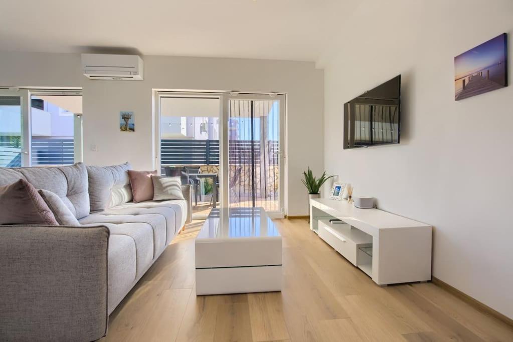Apartment Sunrise Fuer 6 Personen In Pula-Stinjan Exterior photo